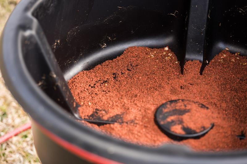 Elevated Broad Poly Vane Mineral Feeder