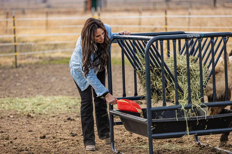 Adjustable Hay & Grain Feeder