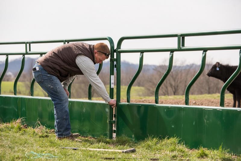 Fence Line Feeder Panel W/ Hay Saver