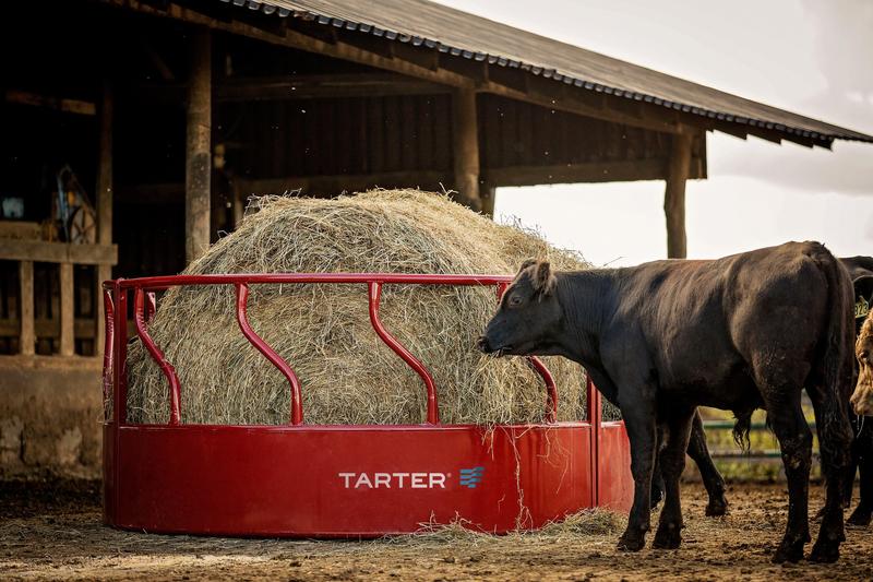 Titan Cattle Feeder With Hay Saver
