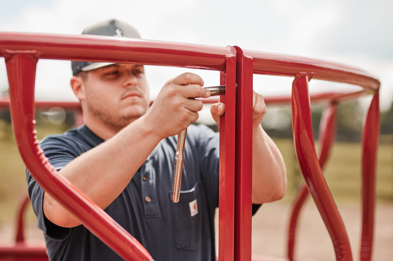 Titan Bull Hay Feeder