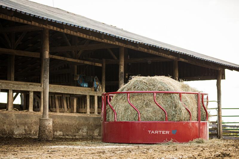 Titan Cattle Feeder With Hay Saver